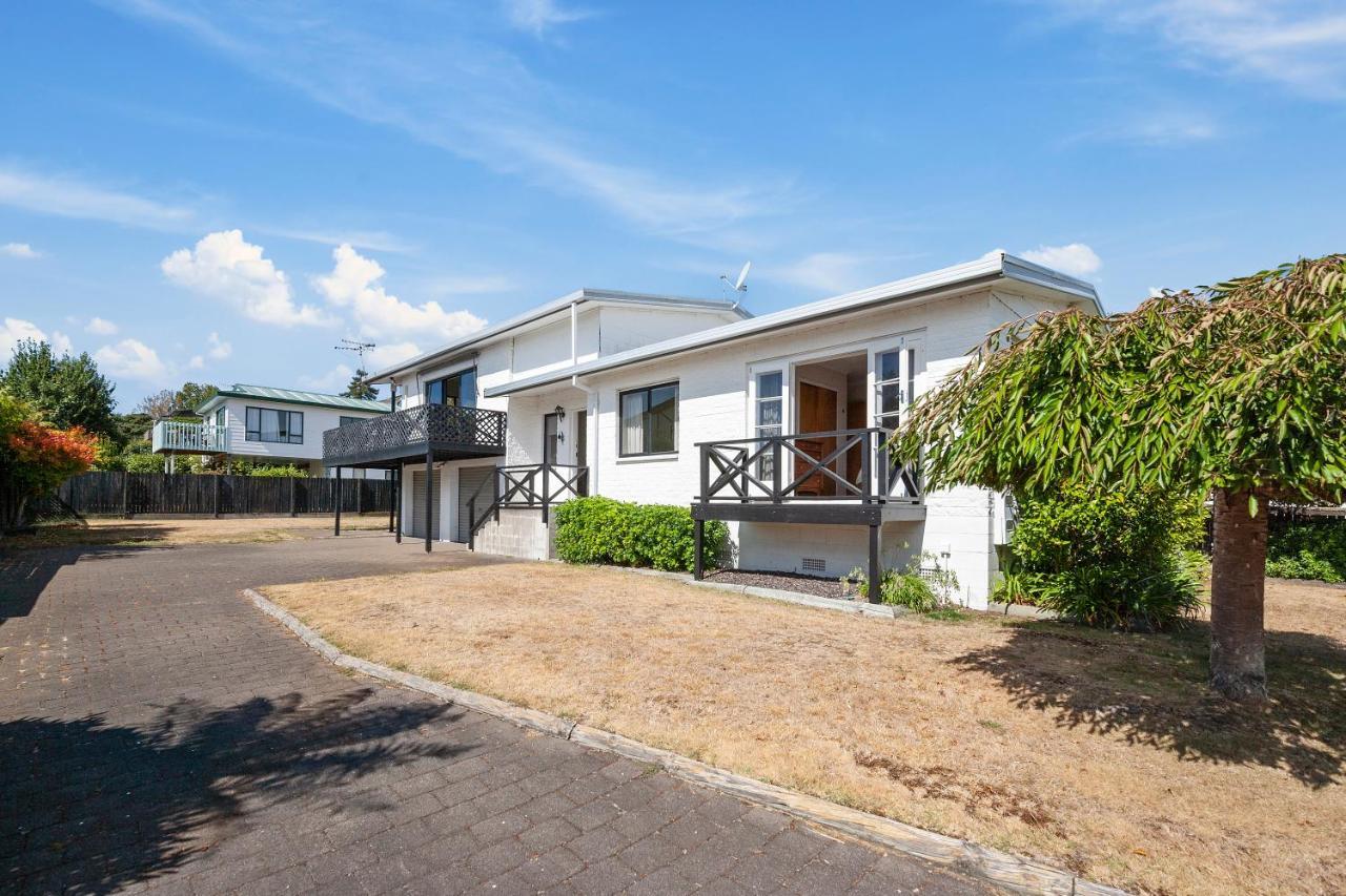 Lake Vista At Two Mile Bay- Taupo Central Home 外观 照片