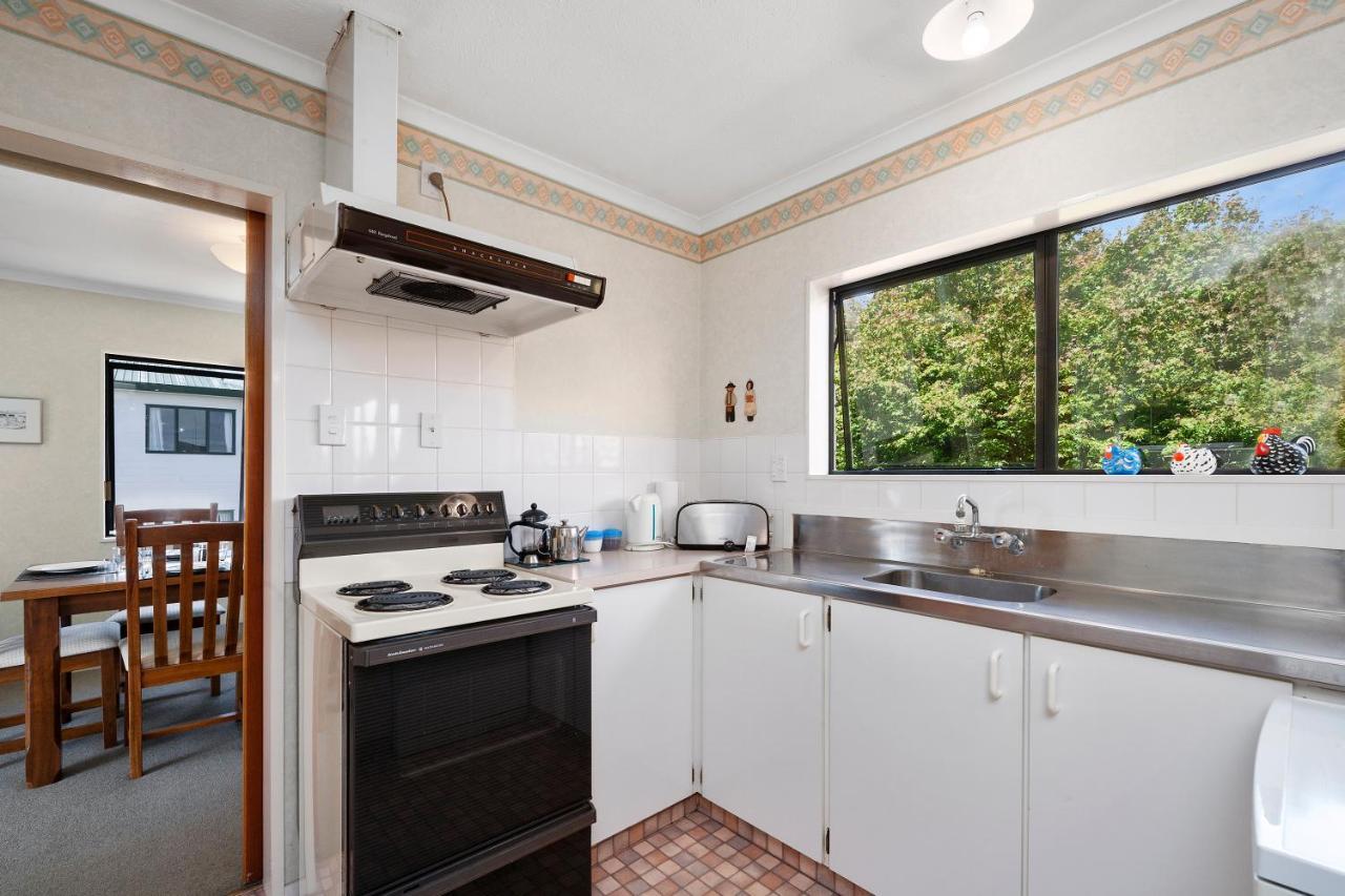 Lake Vista At Two Mile Bay- Taupo Central Home 外观 照片
