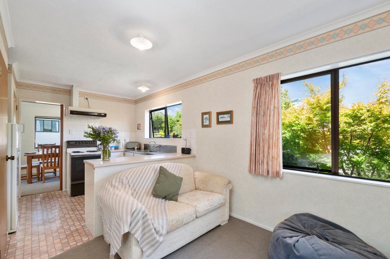 Lake Vista At Two Mile Bay- Taupo Central Home 外观 照片