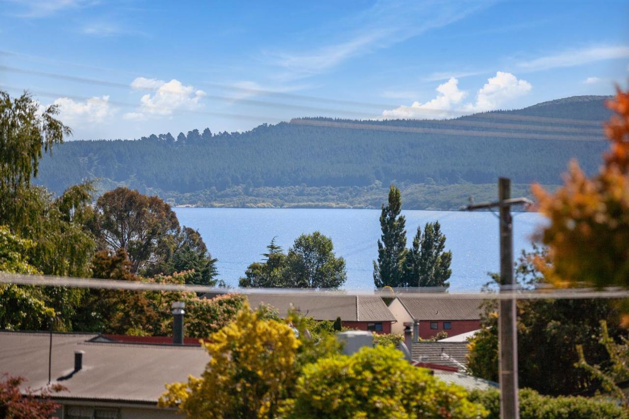Lake Vista At Two Mile Bay- Taupo Central Home 外观 照片